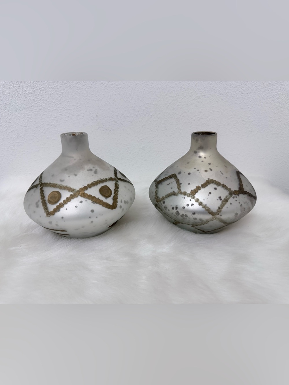 Vases set of 2 glass with decorative diamond/lattice design